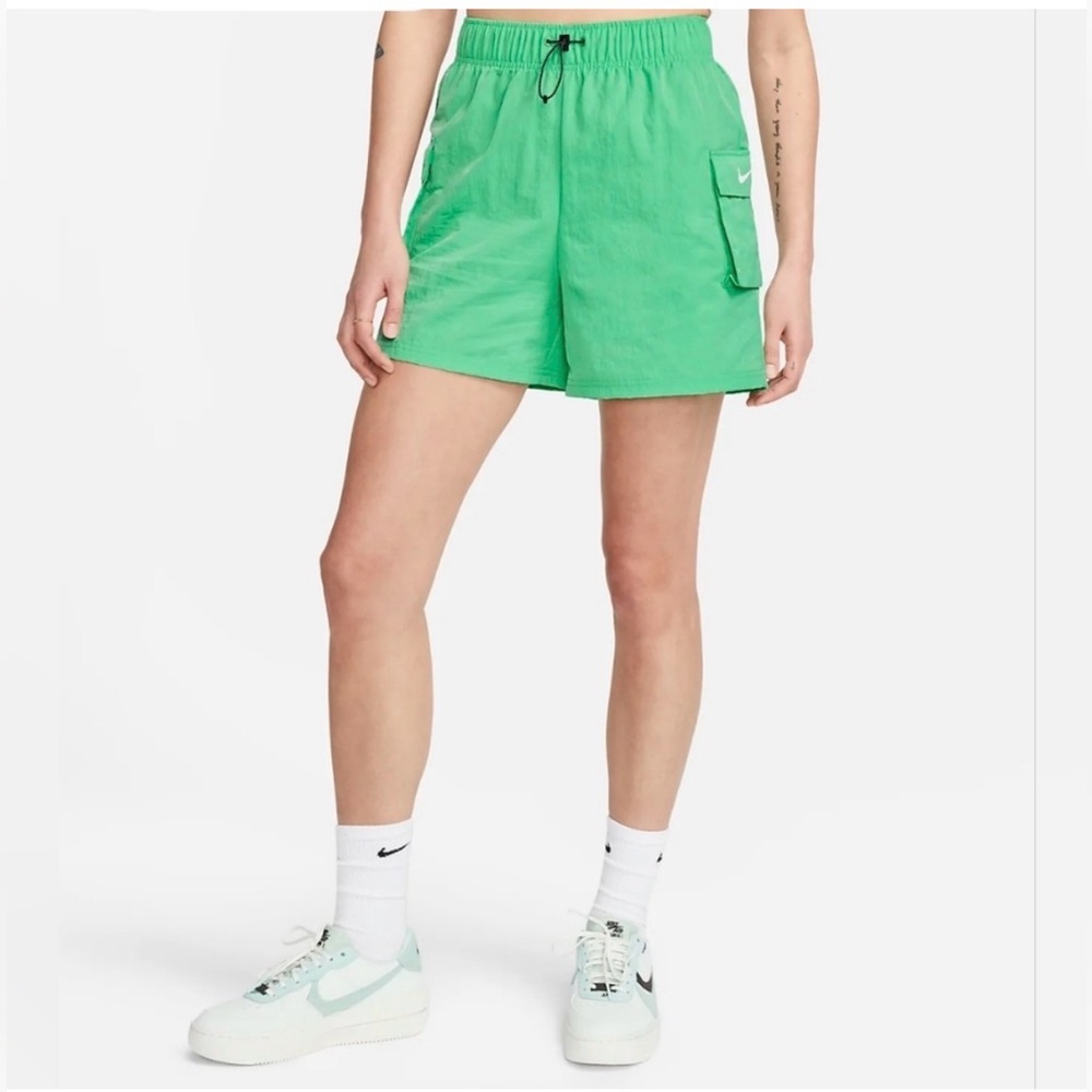 NIKE essential woven high rise shorts green size XS